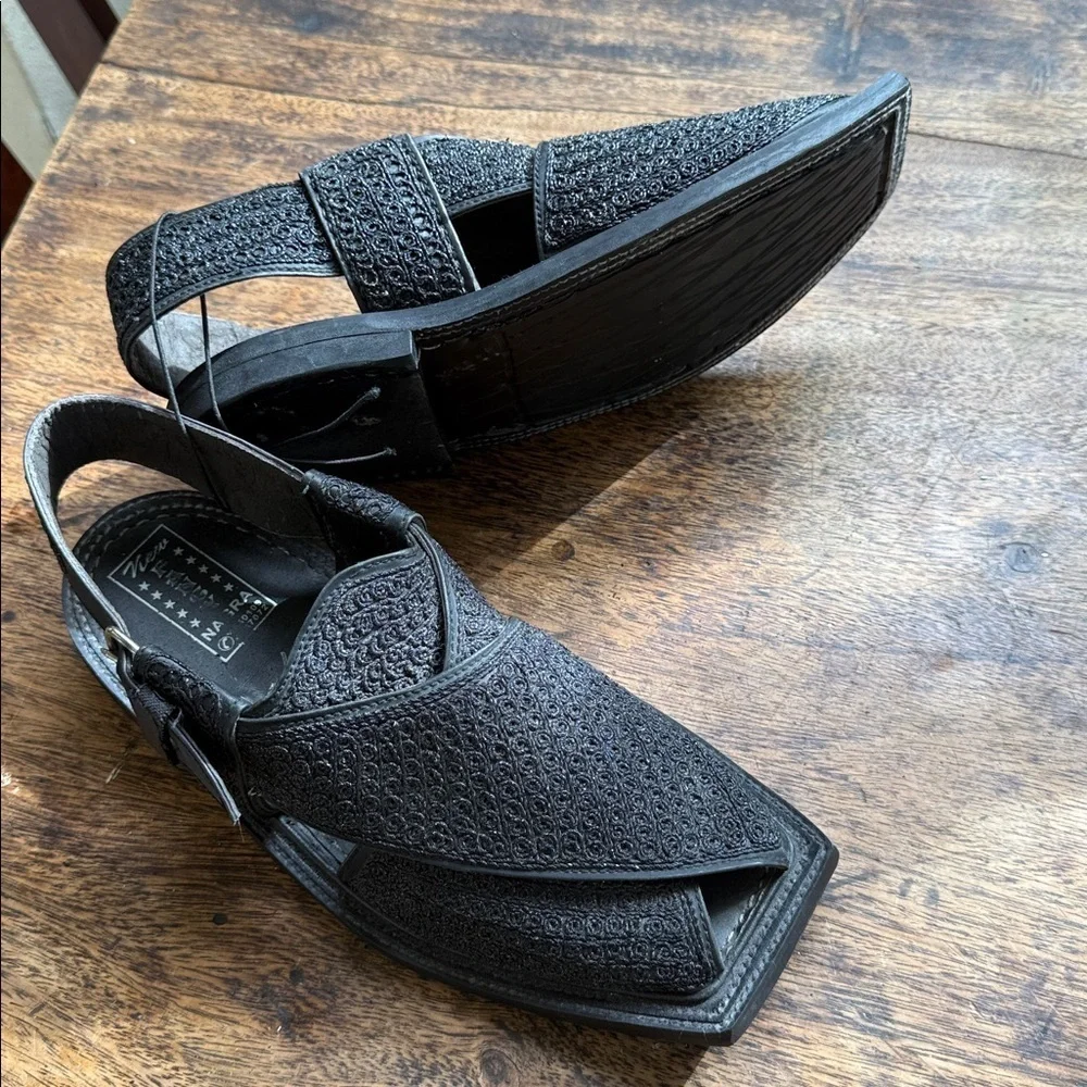 Black Textured Sandals made of genuine leather and recycled tires men’s size 7